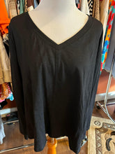 Load image into Gallery viewer, Midseam Vneck
