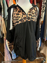 Load image into Gallery viewer, Leopard Windbreaker
