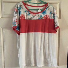 Load image into Gallery viewer, Coral Floral CB T
